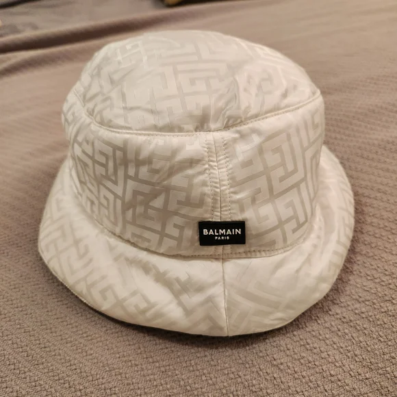 Balmain White and Black Reversible Logo Patterned Bucket Hat Balmain Balmain x Evian - Bucket hat | REVERSIBLE main image 4